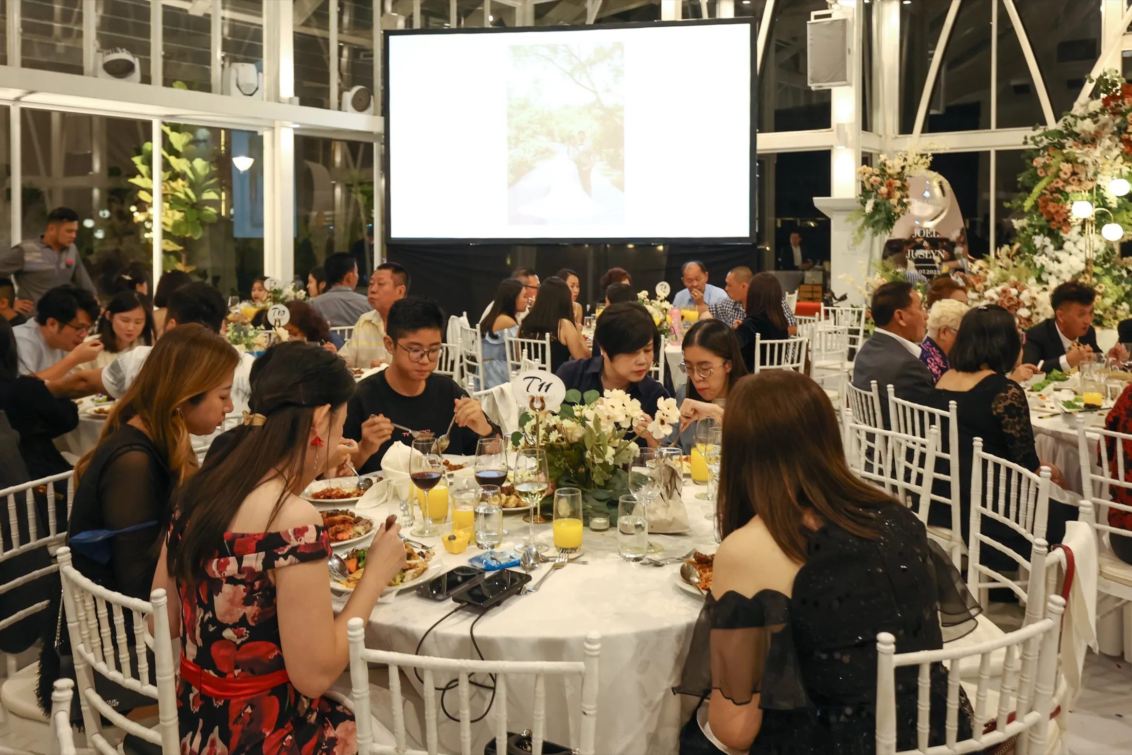 Boathouse wedding reception service