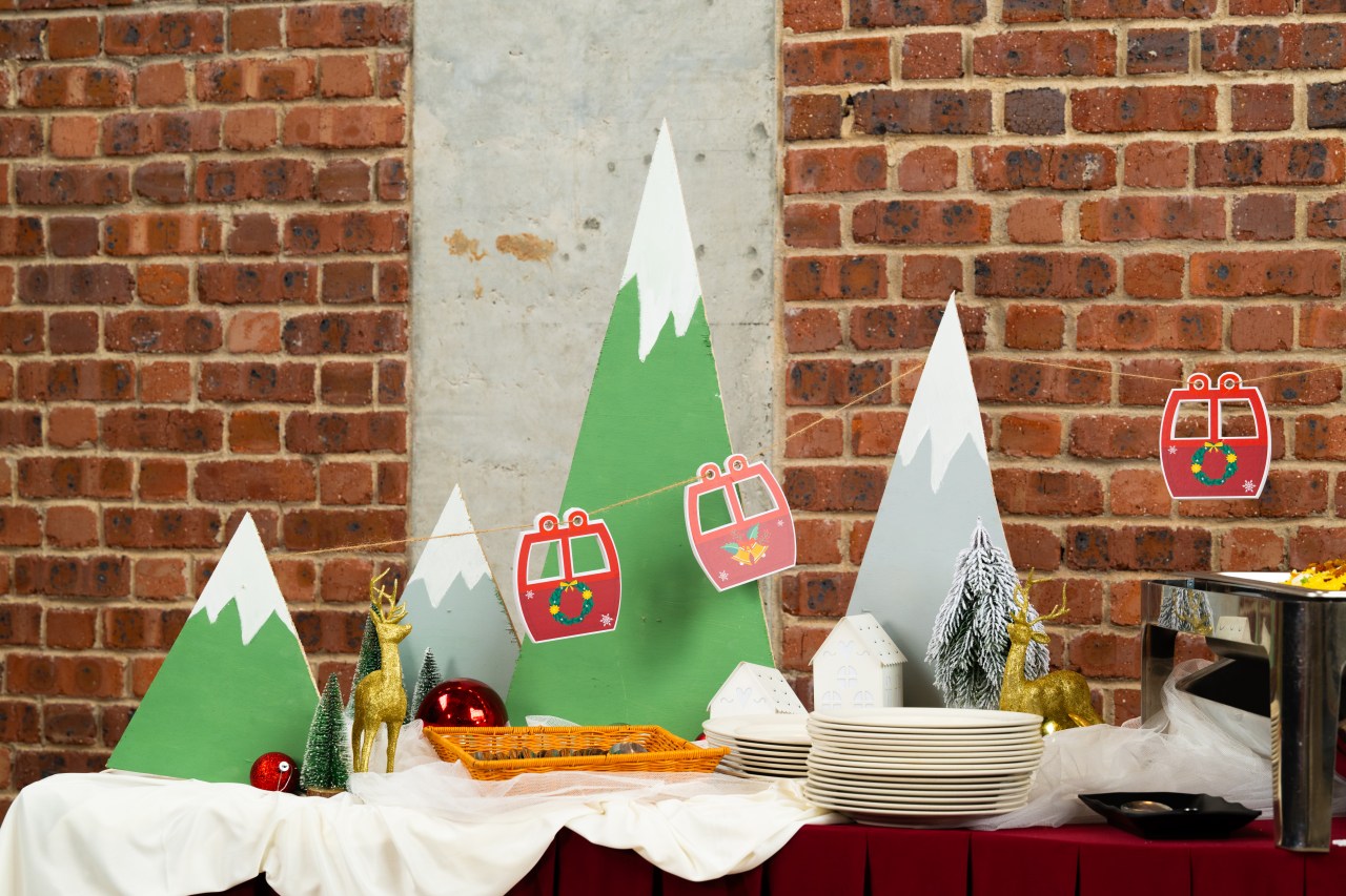 Merry Mountain Ride decorations